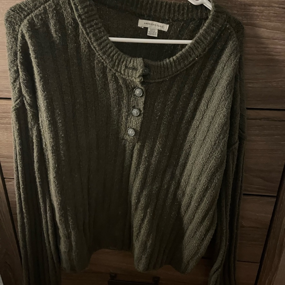 AMERICAN EAGLE SWEATER